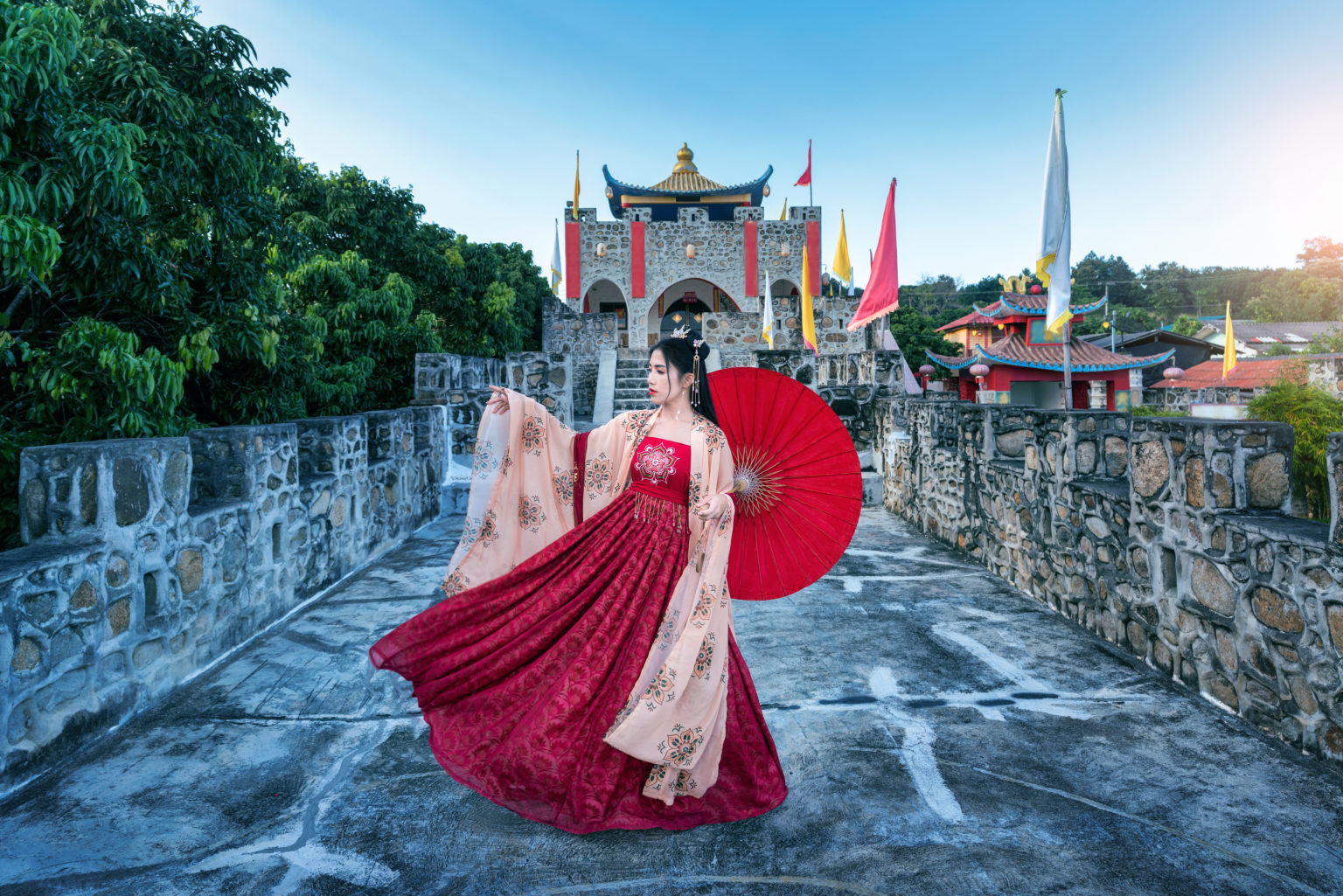 historical-chinese-dress-wearing-woman
